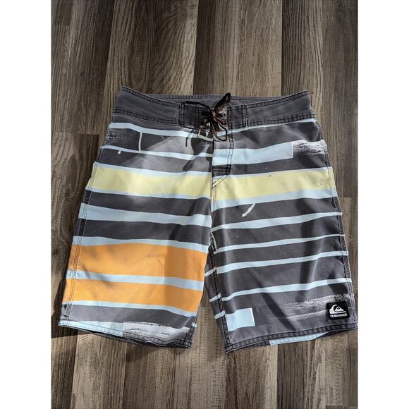 Vintage Quicksilver Swim Trunks For Men 32 In Waist - Picture 1 of 7